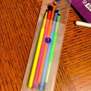 Lavish eye brush set